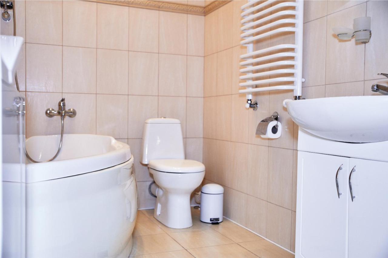 Designer apartment in the center Lviv Buitenkant foto