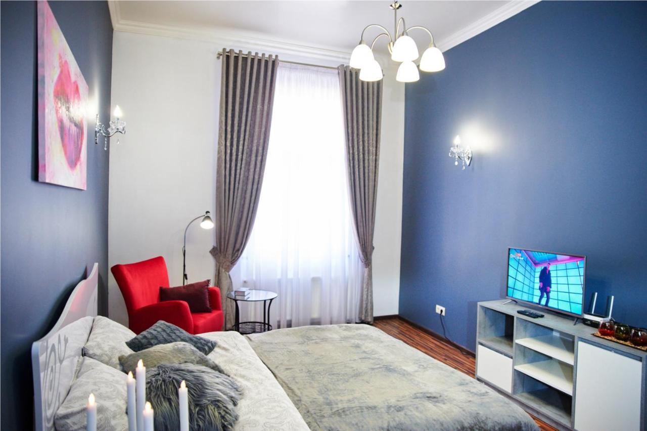 Designer apartment in the center Lviv Buitenkant foto