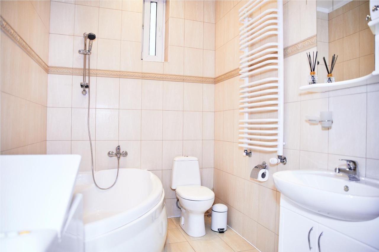 Designer apartment in the center Lviv Buitenkant foto