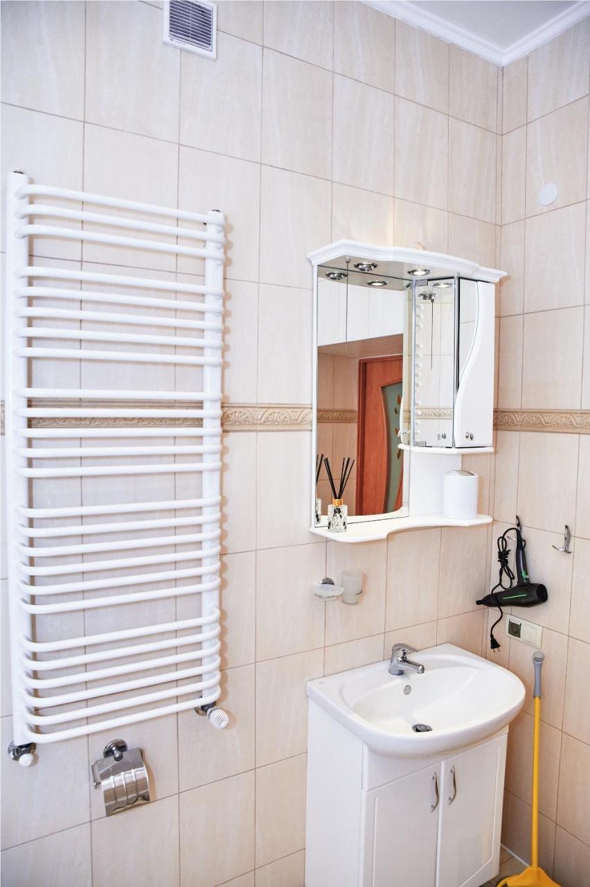 Designer apartment in the center Lviv Buitenkant foto
